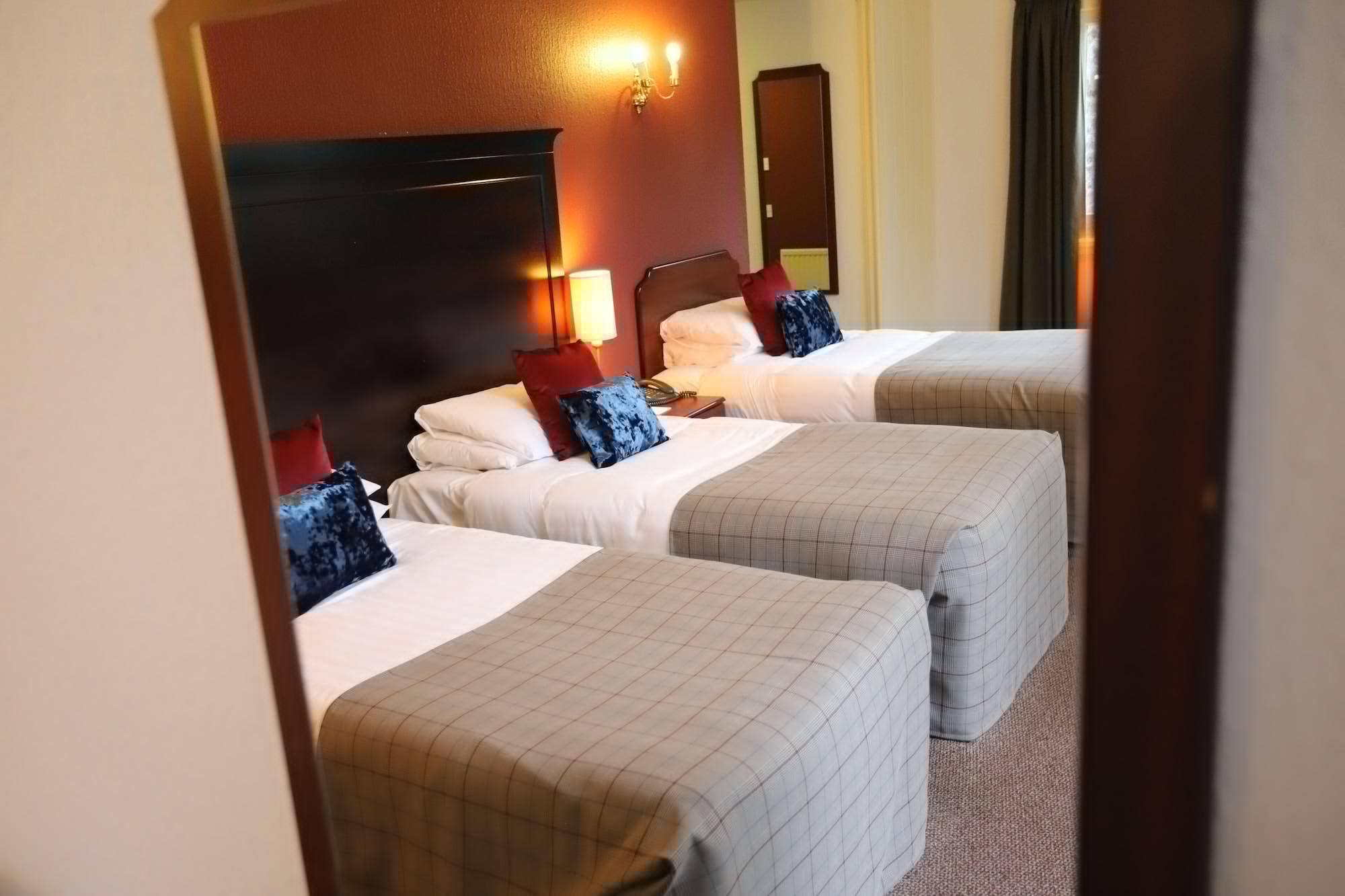 Ben Wyvis Hotel Strathpeffer Exterior photo